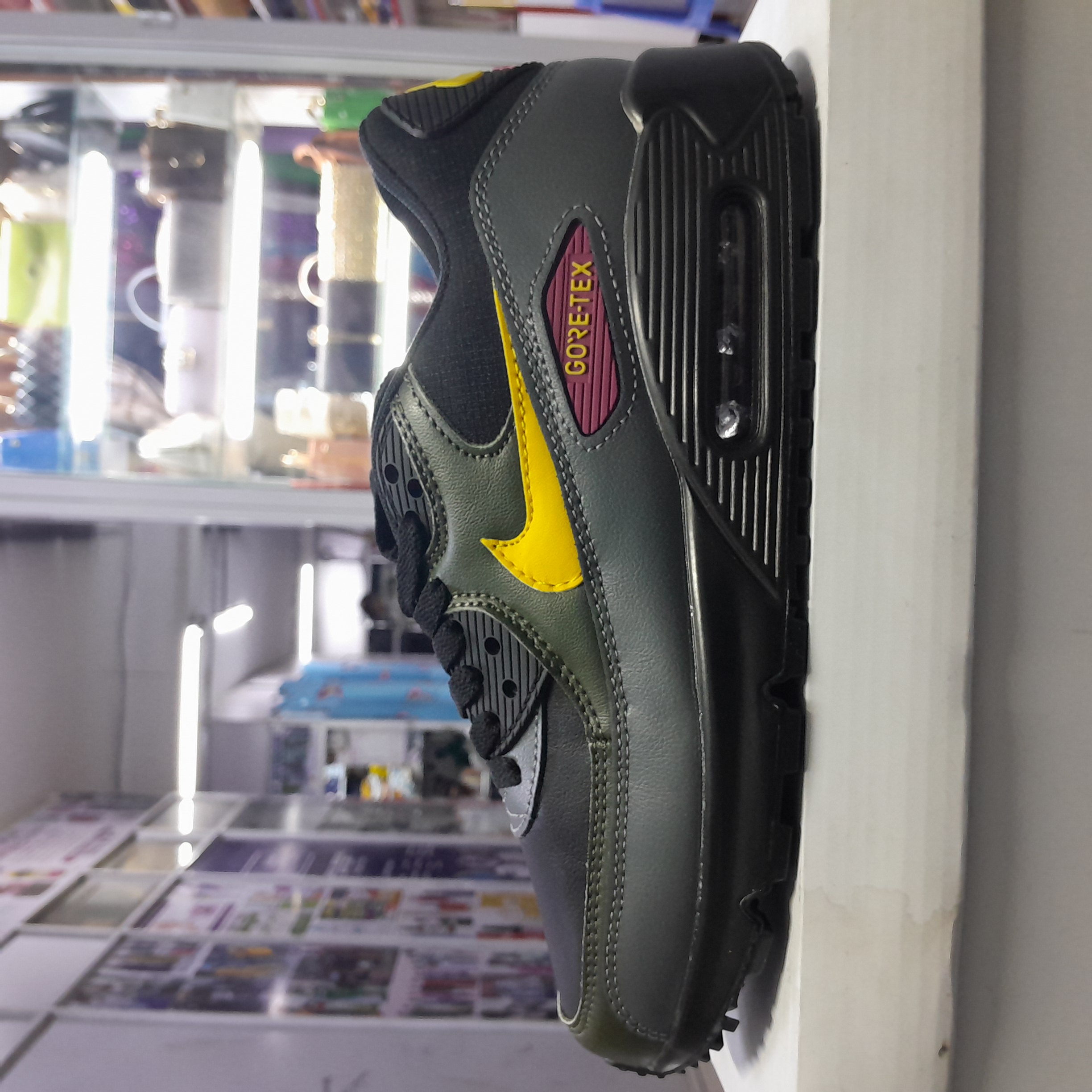 Air Max 90 gallery image