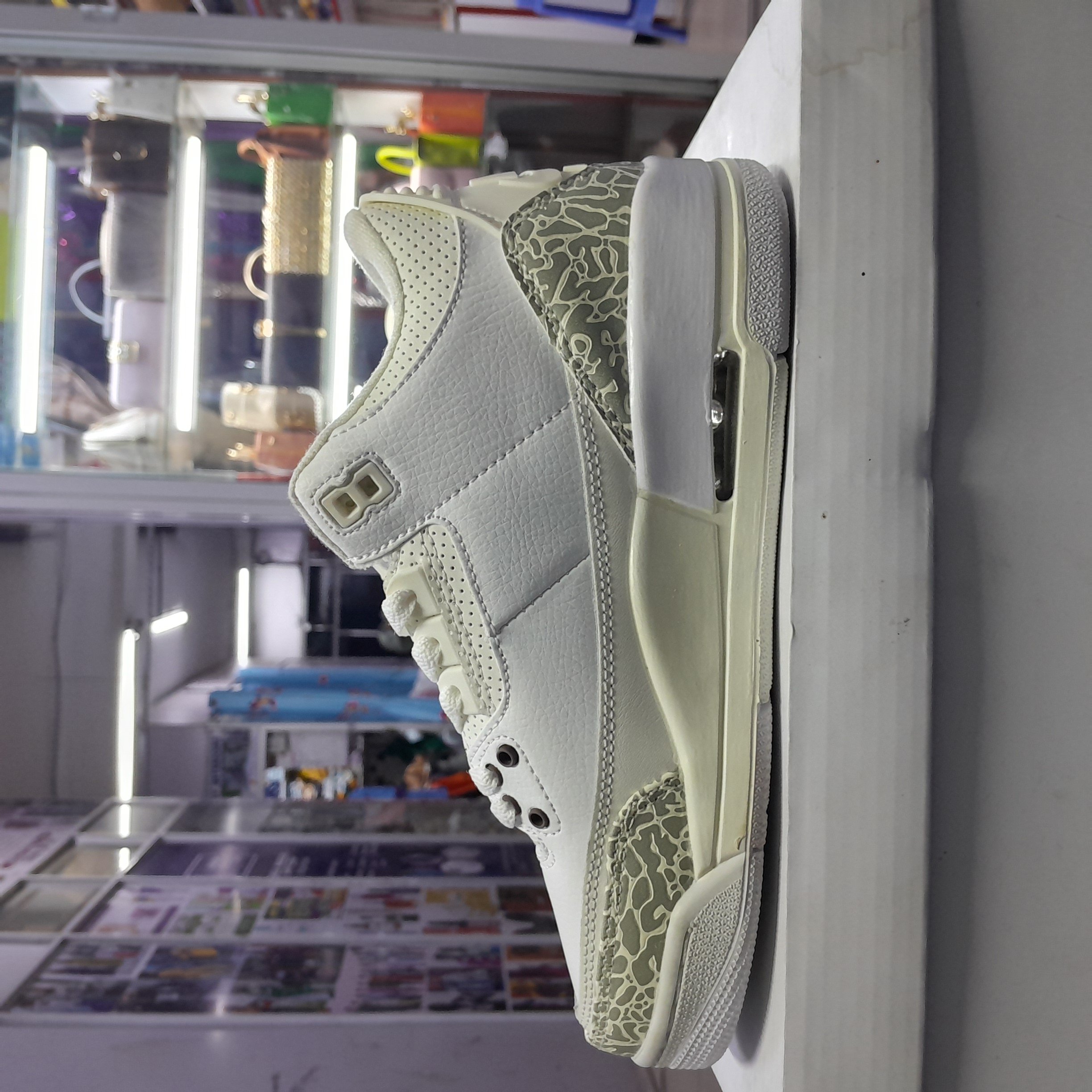 Jordan 3 gallery image